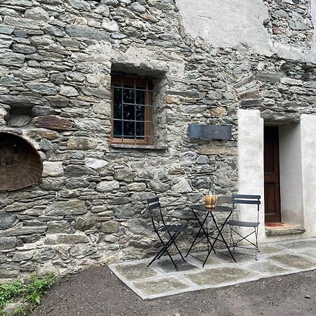 La Torre Colombaia - Monumento Del 1400 Leilighet Arnad Eksteriør bilde